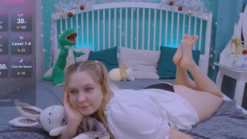 Snapshot of blush_ellie chatting on 12.25.24 Ellie3 online show from 12.25.24