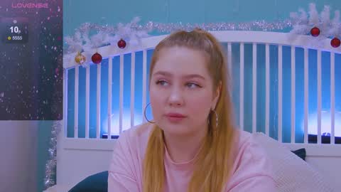 Snapshot of blush_ellie chatting on 01.04.25 Ellie3 online show from 01.04.25