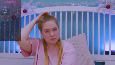 Snapshot of blush_ellie chatting on 01.04.25 Ellie3 online show from 01.04.25