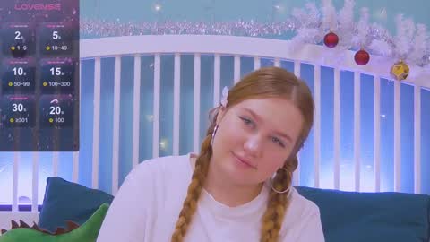 Snapshot of blush_ellie chatting on 01.05.25 Ellie3 online show from 01.05.25