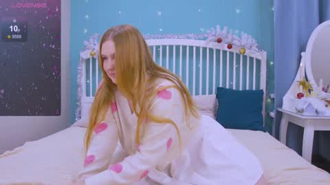 Snapshot of blush_ellie chatting on 01.11.25 Ellie3 online show from 01.11.25