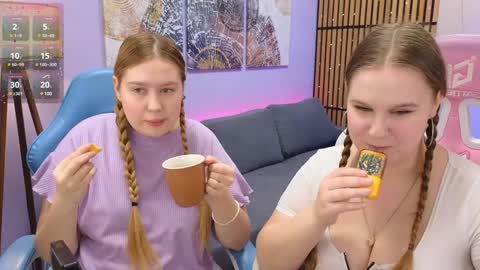 Snapshot of blush_ellie chatting on 01.28.25 Ellie3 online show from 01.28.25