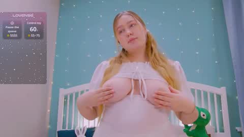 Snapshot of blush_ellie chatting on 02.26.25 Ellie3 online show from 02.26.25