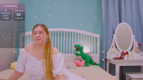 Snapshot of blush_ellie chatting on 02.26.25 Ellie3 online show from 02.26.25