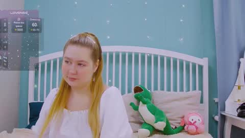 Snapshot of blush_ellie chatting on 03.02.25 Ellie3 online show from 03.02.25