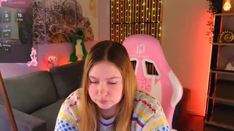 Snapshot of blush_ellie chatting on 03.06.25 Ellie3 online show from 03.06.25