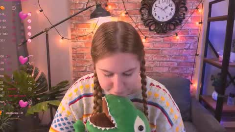 Snapshot of blush_ellie chatting on 09.11.25 Ellie3 online show from 09.11.25