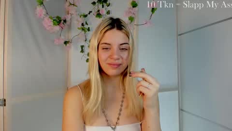 Chloe online show from 10.10.25