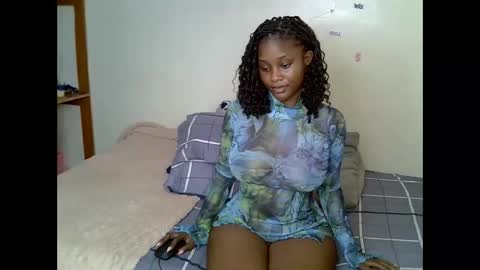 Snapshot of blushyhoney chatting on 05.17.26 blushyhoney online show from 05.17.26