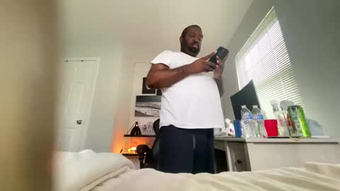 Snapshot of bobbyjones88034 chatting on 09.25.25 Luv bug online show from 09.25.25