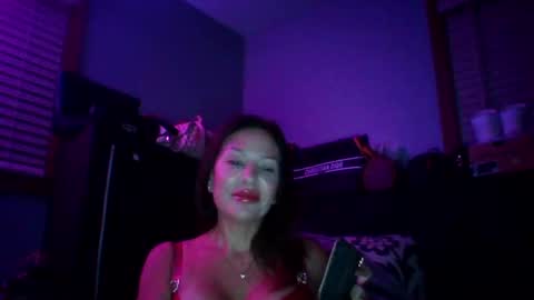 Snapshot of bodicas chatting on 10.06.25 milf online show from 10.06.25