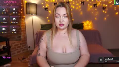 Snapshot of bodylina chatting on 12.18.24 Lina online show from 12.18.24