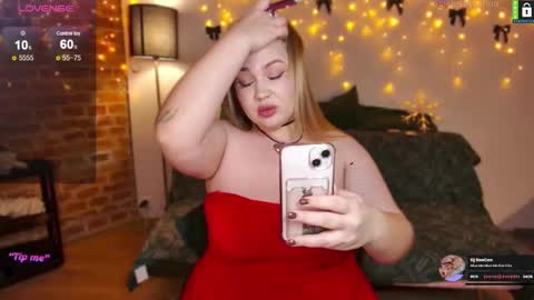 Snapshot of bodylina chatting on 12.24.24 Lina online show from 12.24.24