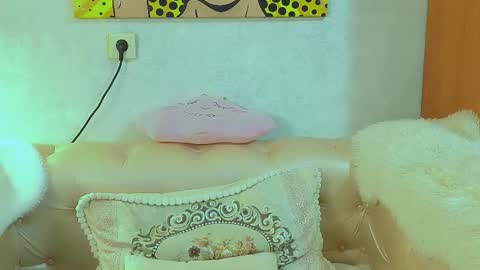 Mia online show from 03.27.26