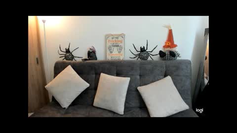 Bombom  online show from 10.14.25