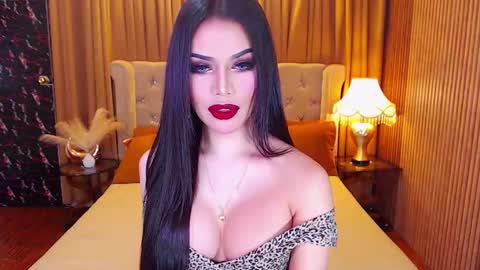 Snapshot of bombshellanita chatting on 10.05.25 bombshellanita online show from 10.05.25