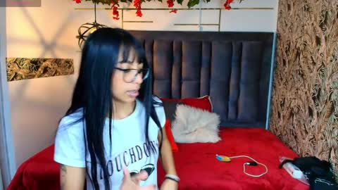 Snapshot of bonie_wills chatting on 04.06.26 BONIE WILLS online show from 04.06.26