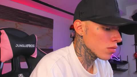 Snapshot of bonnie_bu chatting on 11.17.25 becky online show from 11.17.25