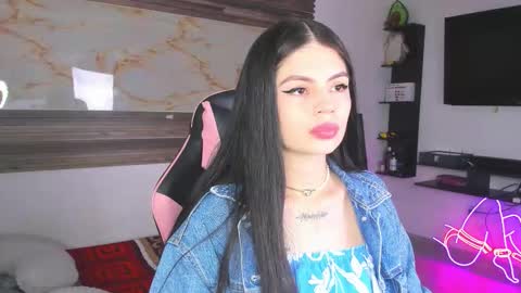 Snapshot of bonnie_bu chatting on 12.14.25 becky online show from 12.14.25