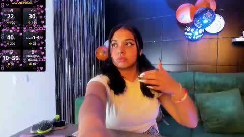 Snapshot of bonnie_cosmic chatting on 10.08.25 Bonnie online show from 10.08.25