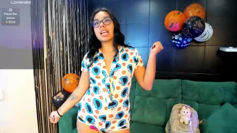 Snapshot of bonnie_cosmic chatting on 10.09.25 Bonnie online show from 10.09.25