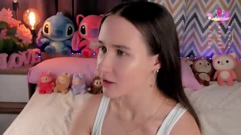 Snapshot of bonniedry chatting on 09.23.25 Emma online show from 09.23.25