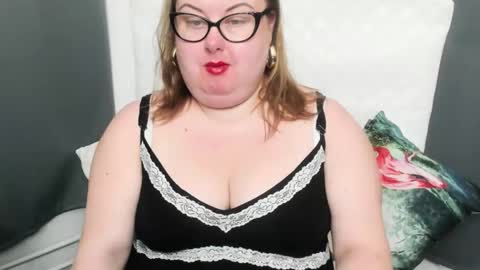 Snapshot of bonnieshining chatting on 12.13.24 Bonnie online show from 12.13.24