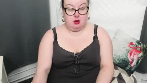 Snapshot of bonnieshining chatting on 12.30.24 Bonnie online show from 12.30.24