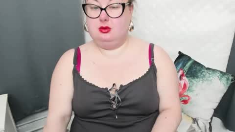 Snapshot of bonnieshining chatting on 01.05.25 Bonnie online show from 01.05.25
