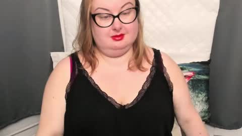 Snapshot of bonnieshining chatting on 01.21.25 Bonnie online show from 01.21.25