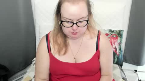 Snapshot of bonnieshining chatting on 09.29.25 Bonnie online show from 09.29.25