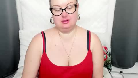 Snapshot of bonnieshining chatting on 10.11.25 Bonnie online show from 10.11.25