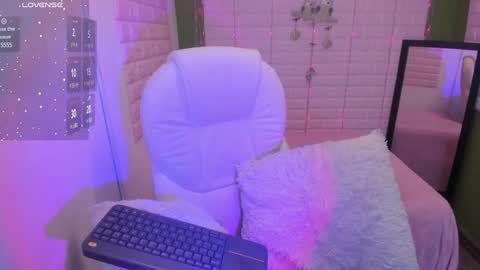 Snapshot of bonnieshyy chatting on 02.05.25 Bonnie online show from 02.05.25