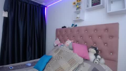 Soffy Brooks Independent model online show from 10.08.25