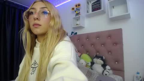 Soffy Brooks Independent model online show from 10.09.25