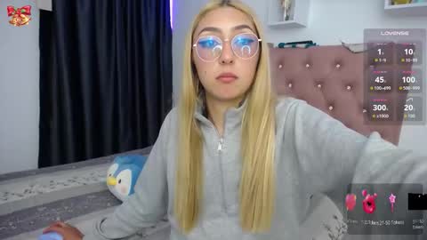 Soffy Brooks Independent model online show from 12.15.25