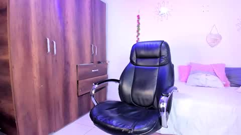 sofia  online show from 12.17.25