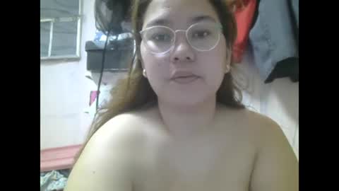 Snapshot of boobsiemarie chatting on 02.12.25 MommyMarie-Singlemom of 2. online show from 02.12.25