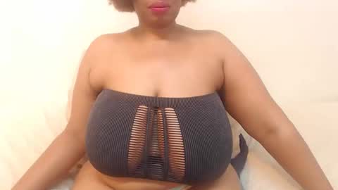 Snapshot of boobyqueen24 chatting on 01.20.25 boobyqueen online show from 01.20.25