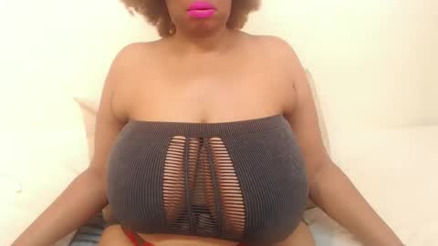 Snapshot of boobyqueen24 chatting on 02.06.25 boobyqueen online show from 02.06.25