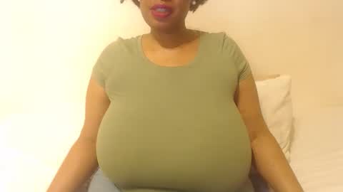 Snapshot of boobyqueen24 chatting on 09.08.25 boobyqueen online show from 09.08.25