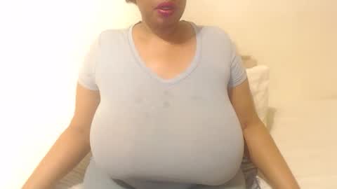 Snapshot of boobyqueen24 chatting on 09.29.25 boobyqueen online show from 09.29.25