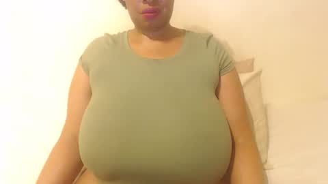 Snapshot of boobyqueen24 chatting on 10.01.25 boobyqueen online show from 10.01.25
