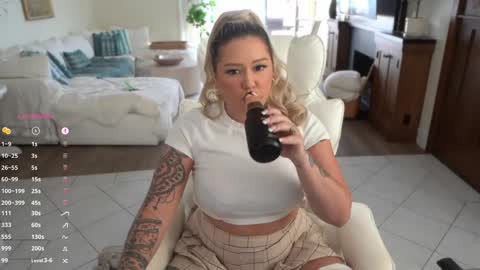 Snapshot of boobznbeer chatting on 10.10.25 Miley online show from 10.10.25