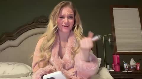 Snapshot of booksnlooksgirl chatting on 12.17.24 booksnlooksgirl online show from 12.17.24