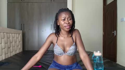 Snapshot of booty_queen001 chatting on 01.31.25 Heather online show from 01.31.25