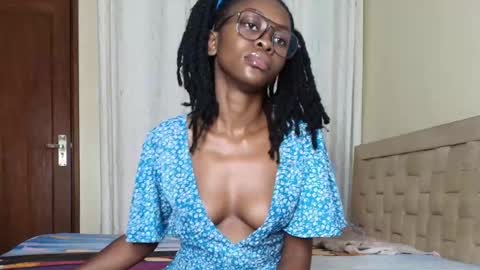 Snapshot of booty_queen001 chatting on 10.23.25 Heather online show from 10.23.25