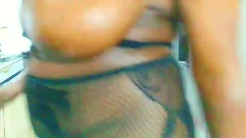 Snapshot of bootylicious_1_ chatting on 01.13.25 vee online show from 01.13.25