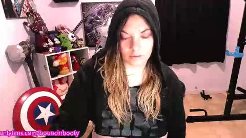 Snapshot of bouncinbooty chatting on 11.03.25 Pumpkin Butt online show from 11.03.25