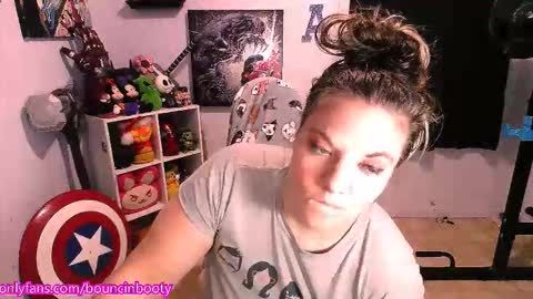 Snapshot of bouncinbooty chatting on 11.10.25 Pumpkin Butt online show from 11.10.25